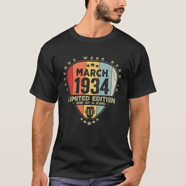 Guitar Pick Legends Were Born In March 1934 Guitar T-Shirt (Vorderseite)