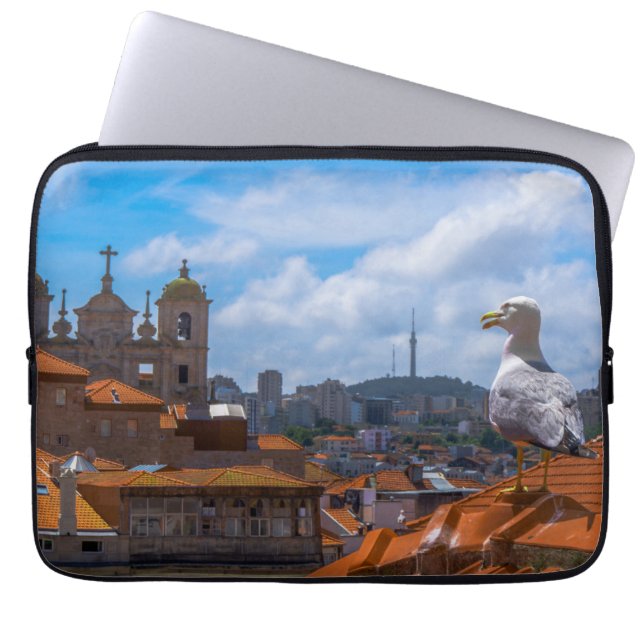 Gull Birds Eye View Rooftops von Portugal Laptopschutzhülle (Vorderseite)