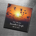 Gulls Sunset Foto Wedding Save the Date Magnet<br><div class="desc">Erstellen Sie Ihren eigenen Magneten aus Save the Date Foto mit einem schwarzen Ober-Bereich für Text wie Braut und Bräutigam und Hochzeitstag. Strand oder Hochzeit am Meer speichern Sie das Datum. Abendessen bei Sonnenuntergang am Foto. Fügen Sie Ihr eigenes Foto hinzu, um Ihre eigenen Gastgeschenke Hochzeiten zu erstellen. Magnete für...</div>