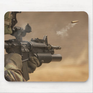 Gun Ejection Muschel Mousepad