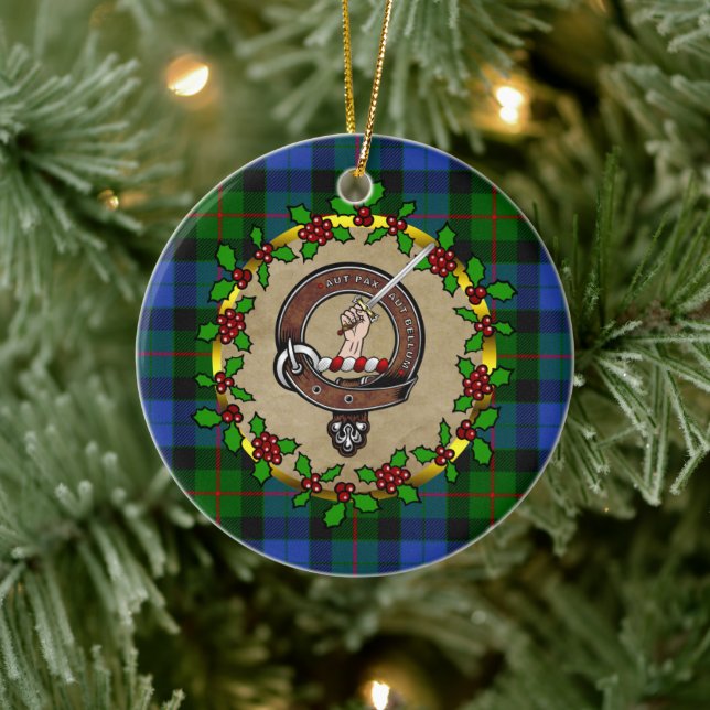 Gunn Clan Abzeichen & Tartan Personalisiert Xmas Keramik Ornament (Baum)