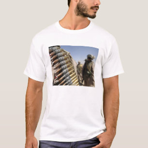 Gurte der Munition mit 50 Kalibern T-Shirt