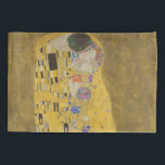 Gustav Klimt Der Kiss Kissenbezug<br><div class="desc">Der Kiss ist das berühmteste und berühmteste Gemälde von Gustav Klimt. Es ist ein wunderschönes goldenes Gemälde von einem Paar tief in der Liebe, das einen romantischen Moment eines leidenschaftlichen Kusses teilt. Holen Sie sich Ihre hochwertigen Geschenkideen und wunderbare Produkte mit diesem wunderbaren Meisterwerk. Karo in unserem Shop vor weiteren...</div>
