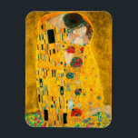 Gustav Klimt Der Kiss Magnet<br><div class="desc">Magnet mit Gustav Klimts Ölgemälde mit Goldblatt Der Kuss (1908). Ein Mann und eine Frau,  die leuchtende goldene Farben tragen,  sich liebevoll umarmen und in einem Feld von Blume küssen. Ein großartiges Geschenk für Jugendliche und österreichische Kunstliebhaber.</div>