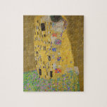 Gustav Klimt "Der Kuss"<br><div class="desc">Gustav Klimts Meisterwerk: "Der Kuss". "Der Kuss", erstellt vom österreichischen Maler Gustav Klimt. Es gilt als sein berühmtestes Werk. Er malte es zwischen den Jahren 1907 und 1908, die den Höhepunkt seiner "Goldenen Periode" bildeten, als er eine Reihe von Werken malte, die Blattgold verwendeten. Österreich betrachtet "The Kiss" als nationalen...</div>