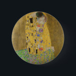Gustav Klimt "Der Kuss" Button<br><div class="desc">Gustav Klimts Meisterwerk: "Der Kuss". "Der Kuss", erschaffen vom österreichischen Maler Gustav Klimt. Es gilt als sein berühmtestes Werk. Er malte es zwischen den Jahren 1907 und 1908, die der Höhepunkt seiner "Goldenen Periode"waren, als er eine Reihe von Werken malte, die Goldblatt verwendeten. Österreich betrachtet "The Kiss" als nationalen Schatz....</div>