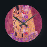 Gustav Klimt Der Kuss Lila Runde Wanduhr<br><div class="desc">Gustav Klimt Der Kuss Lila</div>