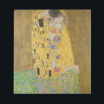 Gustav Klimt "Der Kuss" Notizblock<br><div class="desc">Gustav Klimts Meisterwerk: "Der Kuss". "Der Kuss", erschaffen vom österreichischen Maler Gustav Klimt. Es gilt als sein berühmtestes Werk. Er malte es zwischen den Jahren 1907 und 1908, die der Höhepunkt seiner "Goldenen Periode"waren, als er eine Reihe von Werken malte, die Goldblatt verwendeten. Österreich betrachtet "The Kiss" als nationalen Schatz....</div>
