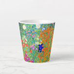 Gustav Klimt Flower Garden Milchtasse<br><div class="desc">Latte Tasse mit Gustav Klimts Ölgemälde Blumengarten (1906). Ein schöner Garten mit lila, roten, weißen, blauen und orangefarbenen Blume. Ein großartiges Geschenk für Jugendliche und österreichische Kunstliebhaber.</div>