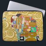 Gustav Klimt Fulfillment Nouveau Couple Laptopschutzhülle<br><div class="desc">Gustav Klimt, Fulfilment 1910-1911 Jugendstil-Paar mit Klimts charakteristischem, wirbelndes Design und schöner Goldmalerei.</div>
