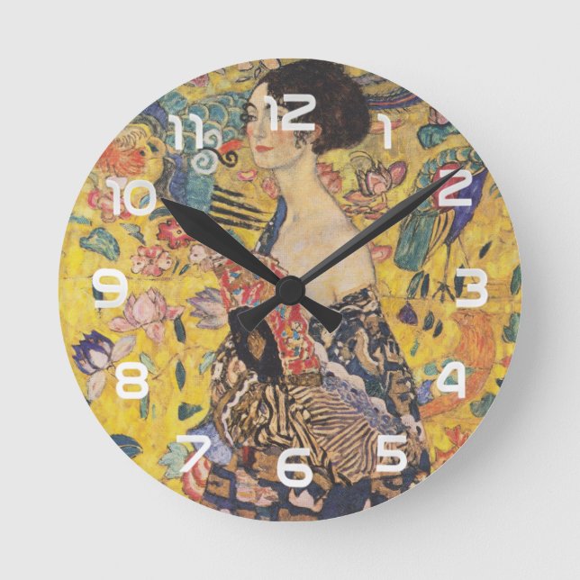 Gustav Klimt-Lady mit einem Fan | Runde Wanduhr (Vorderseite)