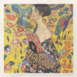 Gustav Klimt Lady mit Fan Art Nouveau Malerei Glasuntersetzer<br><div class="desc">Gustav Klimt Lady mit Fan Art Nouveau Malerei Dieses Halbportrait einer schönen Frau zeigt einen gelben Hintergrund mit asiatischen Ornamenten, bunten Vögeln und Lotus Blume. Die Dame trägt ein Kleid im Stil eines Kimono, das mit Motiven eines chinesischen Drachenkleides bedruckt ist. Schöne künstlerisch romantische dekorative Kunstmalerei. Weitere Geschenke von Gustav...</div>