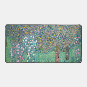 Gustav Klimt - Rosenbüsche unter den Bäumen Schreibtischunterlage