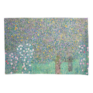 Gustav Klimt - Rosensträucher unter den Bäumen Kissenbezug