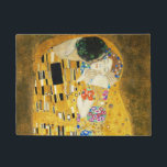 Gustav Klimt The Kiss Fußmatte<br><div class="desc">Gustav Klimt Die Vintage Jugendstil-Malerei Der Kuss wurde zwischen 1907 und 1908, dem Höhepunkt seiner Goldenen Periode, vom österreichischen Symbolik-Maler Gustav Klimt gemalt, als er eine Reihe von Werken in einem ähnlich vergoldeten Stil malte. Das Gemälde gilt weithin als Meisterwerk der frühen Moderne. Es ist ein Symbol des Wiener Jugendstils...</div>