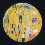 Gustav Klimt The Kiss Pappteller<br><div class="desc">Gustav Klimt Die Vintage Jugendstil-Malerei Der Kuss wurde zwischen 1907 und 1908, dem Höhepunkt seiner Goldenen Periode, vom österreichischen Symbolik-Maler Gustav Klimt gemalt, als er eine Reihe von Werken in einem ähnlich vergoldeten Stil malte. Das Gemälde gilt weithin als Meisterwerk der frühen Moderne. Es ist ein Symbol des Wiener Jugendstils...</div>