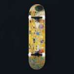 Gustav Klimt The Kiss Skateboard<br><div class="desc">Gustav Klimt Die Vintage Jugendstil-Malerei Der Kuss wurde zwischen 1907 und 1908, dem Höhepunkt seiner Goldenen Periode, vom österreichischen Symbolik-Maler Gustav Klimt gemalt, als er eine Reihe von Werken in einem ähnlich vergoldeten Stil malte. Das Gemälde gilt weithin als Meisterwerk der frühen Moderne. Es ist ein Symbol des Wiener Jugendstils...</div>