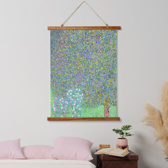 Gustav Klimts Rosenbüsche unter dem Baumbild Wandteppich Mit Holzrahmen (Schlafzimmer)