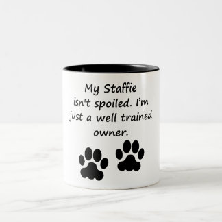 Gut ausgebildeter Staffie Inhaber Zweifarbige Tasse