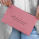Gut benommen Frauen machen Geschichte nicht rosa Zubehörtasche<br><div class="desc">Einfaches,  stilvolles "Well Behaved Women Don't Make History" inspirierendes Zitat-Design mit moderner Schrift-Typografie in minimalistischem Design,  inspiriert durch die Ermächtigung der Frau auf einem niedlichen hübschen,  duskischen,  rötlich-rosa Hintergrund. Der Text kann leicht angepasst werden,  um Ihren eigenen Namen oder einen eigenen Slogan für das perfekte Erziehungsgeschenk hinzuzufügen! #feminism #girlpower</div>