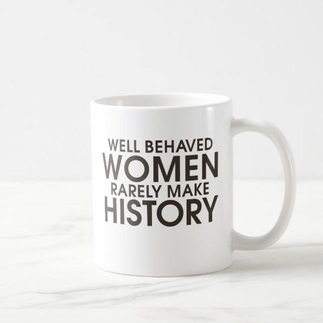 Gut benommen Frauen machen selten Geschichte Kaffeetasse (Rechts)