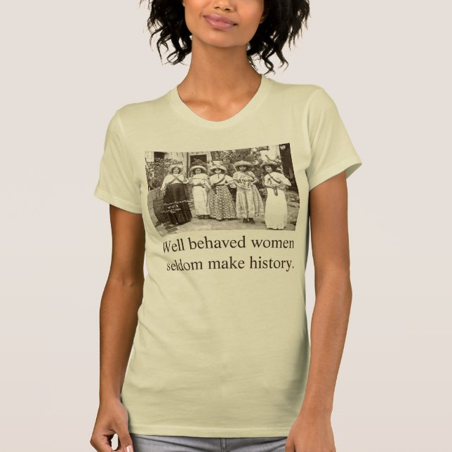 Gut benommene Frauen machen selten Geschichte T-Shirt (Vorderseite)