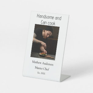 Gutaussehend und kann kochen Name Meisterkoch Datu Sockelschild