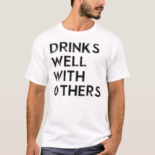 GUTE GETRÄNKE MIT ANDEREN T-Shirt