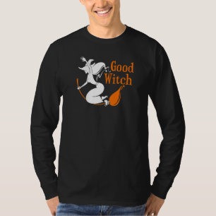 Gute Hexe, die auf Broomstick fliegt T-Shirt