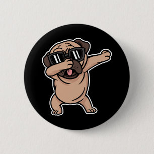 Gute Laune Mops mit Sonnenbrille Dabbing Button