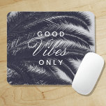 Gute Vibes nur Tropical Elegante Mousepad<br><div class="desc">ein schönes Mauspad mit zeitgenössischem schwarz-weißem Hintergrund mit einem Palmbild und subtilen blauen Farbtönen. Dress up your desk with a elegante tropical style ! macht auch eine tolle Geschenkidee zurück aus Ferien,  Kreuzfahrten! Eine andere Idee wäre für Braut,  Brautmädchen oder Trauzeuginnen als Brautparty-Geschenk! :</div>