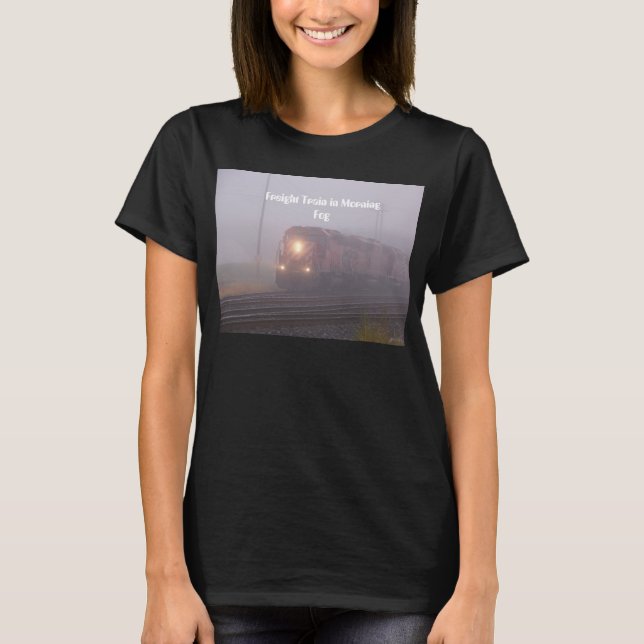 Güterzug im Nebelmorgendlichen T - Shirt (Vorderseite)