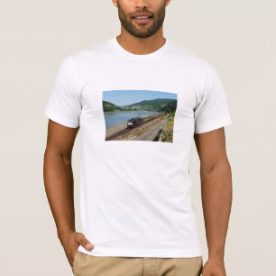 Güterzug in Assmanshausen am Rhein T-Shirt