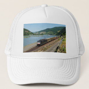 Güterzug in Assmanshausen am Rhein Truckerkappe