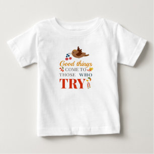 Gutes kommt denen, die Blume Verlasst Baby T-shirt