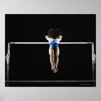 Gymnast (9-10), der nach ungleichen Bars sucht