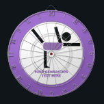Gymnastikgeschenke, Gymnastikdarsteller nach Maß Dartscheibe<br><div class="desc">Gymnastikgeschenke,  Gymnastikdarsteller Custom Dart Boards eine minimalistische schwarze Ikone eines Gymnastes mit einem lila Leotard mit einem lila Rand um. Personalisieren Sie es und ändern Sie Text mit Monogramm,  Namen oder Ihrer Nachricht. Die perfekte Geschenkidee für den Gymnastiksportler,  Liebhaber oder Hobbyfans.</div>