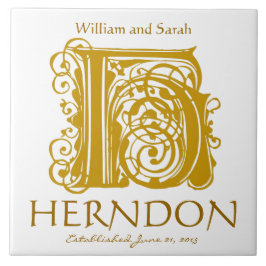 H Gold Monogramm auf Weiß - Namen Hochzeitdatum Ti Fliese