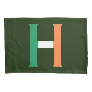 H Monogram überlagert sich auf irischer Flagge Kissenbezug