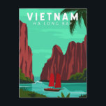 Ha Long Bay Vietnam Reisen Vintag Art Postkarte<br><div class="desc">Ha Long Bay Vektorgrafik Design. Langvietnam,  im Nordosten Vietnams,  ist bekannt für seine smaragdgrünen Gewässer und tausende von mächtigen Kalksteininseln,  die von Regenwäldern bedeckt sind.</div>