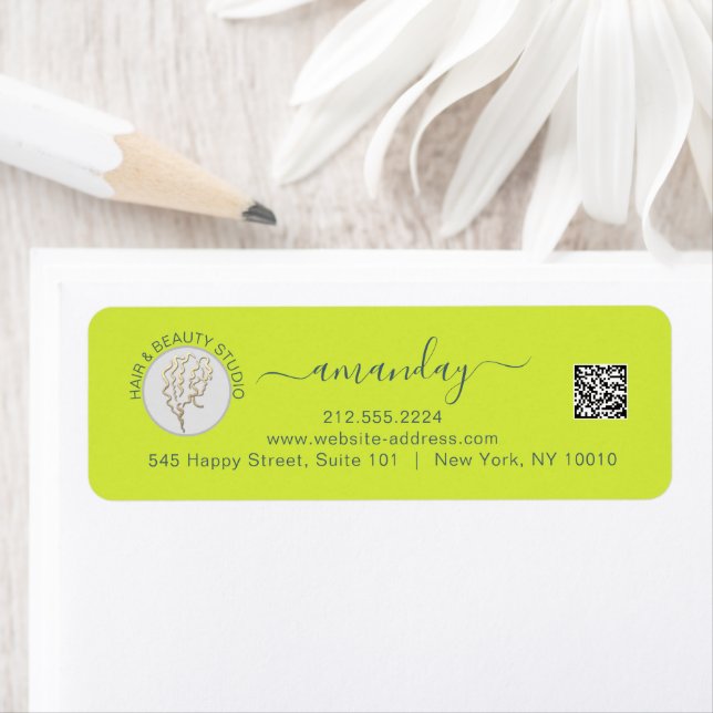 Haar Makeup Beauty Studio Lash Gold Logo QR UAWG L (Insitu)