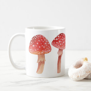 Haariroter Pilz. Holz fliegt agarisch. Amanita Kaffeetasse