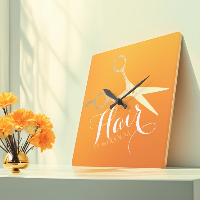Haarstylistin Makeup Salon Chic Orange Gold Schere Quadratische Wanduhr (Von Creator hochgeladen)
