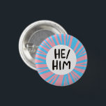 HABE Pronouns farbenfrohe Trans-Flagge Rosa Blau Button<br><div class="desc">Dekorieren Sie Ihr Outfit mit diesem coolen Kunstknopf. Sie können ihn anpassen und auch Text hinzufügen. Karo in meinem Shop für viel mehr Farben und Muster und Pronomen aller Art! Lass mir Bescheid,  wenn du auch etwas Gewohntes willst.</div>