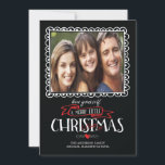 Haben Sie eine lustige Weihnachts-Fotokarte Feiertagskarte<br><div class="desc">Versenden Sie dieses Jahr eine moderne und einzigartige Weihnachtskarte, die Ihre Familie und Freunde Liebe geben werden. Unsere zeitgenössische Foto-Urlaubskarte verfügt über einen weißen Rahmen für Ihr Foto mit einem typografischen Sprichwort "Haben Sie sich ein fröhliches Weihnachtsfest" Set auf schwarzem Hintergrund mit Banner & Herzakzent. Die Rückseite bietet zusätzlichen Platz...</div>