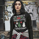 Haben Sie sich selbst ein wunderbares kleines Weih T-Shirt<br><div class="desc">Dieses wunderbar gruselige grafische Abschlag bietet traditionelle Weihnachtsmotive mit Schneeflocken und Sternen, die aus weißen Skelettknochen, Schädelsschmuck und Heilige Beeren, spitzigen Weihnachtskränzen und Bäumen, Ghulischen Ornamenten und Schneemännern gebildet werden. Meine Abbildungen in Grün, Grau, Rot und Weiß sind Set auf schwarzem Hintergrund. Meine Grafik begleitet den Slogan HABEN SIE SICH...</div>