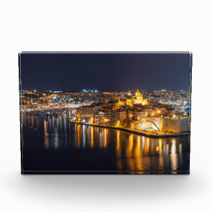 Hafen in Malta nachts beleuchtet Fotoblock
