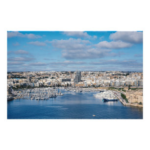 Hafen Sliema mit modernen Gebäude und Booten Fotodruck