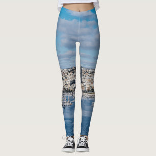 Hafen Sliema mit modernen Gebäude und Booten Leggings