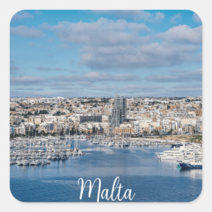 Hafen Sliema mit modernen Gebäude und Booten Quadratischer Aufkleber